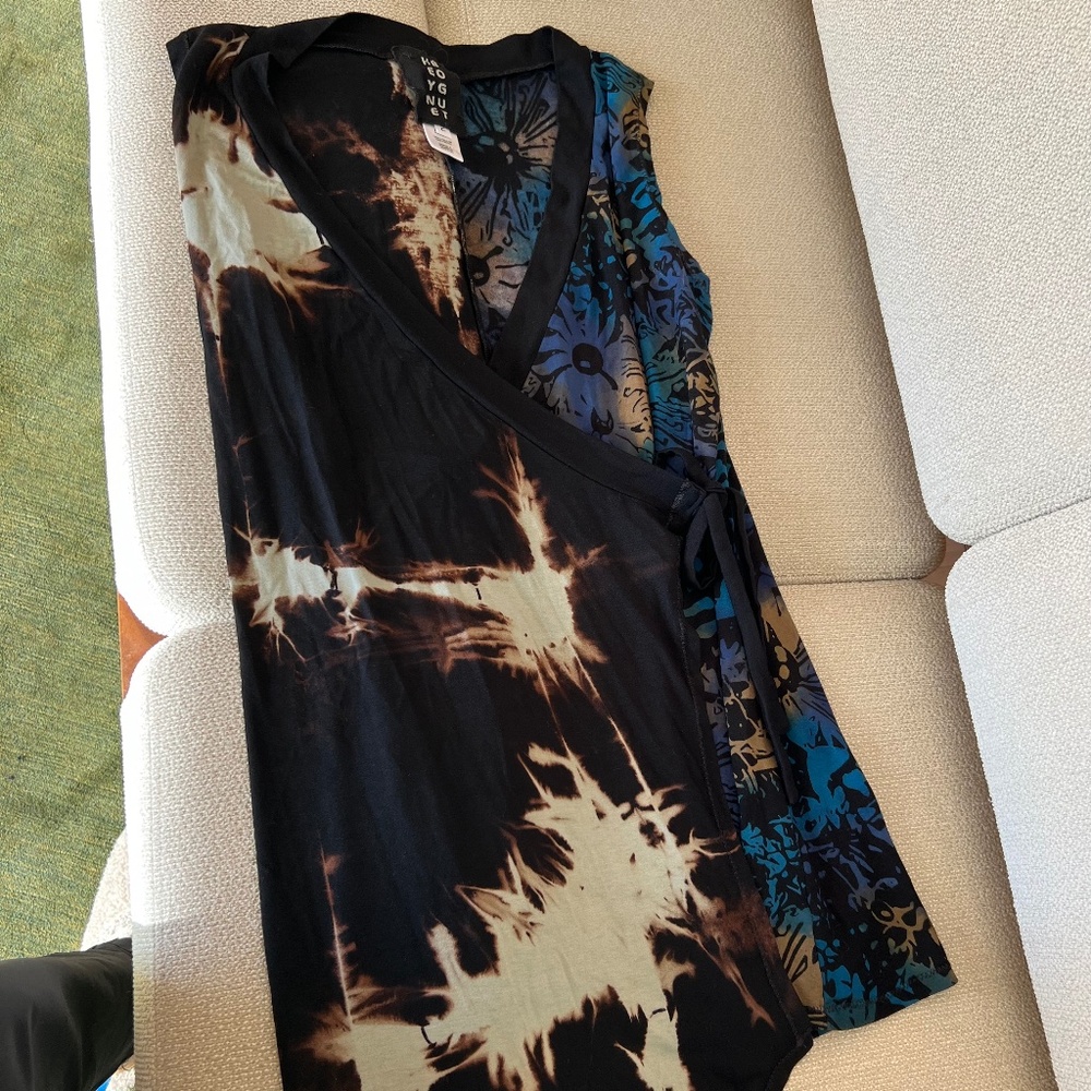 Beautiful Heyne Bogut wrap style top